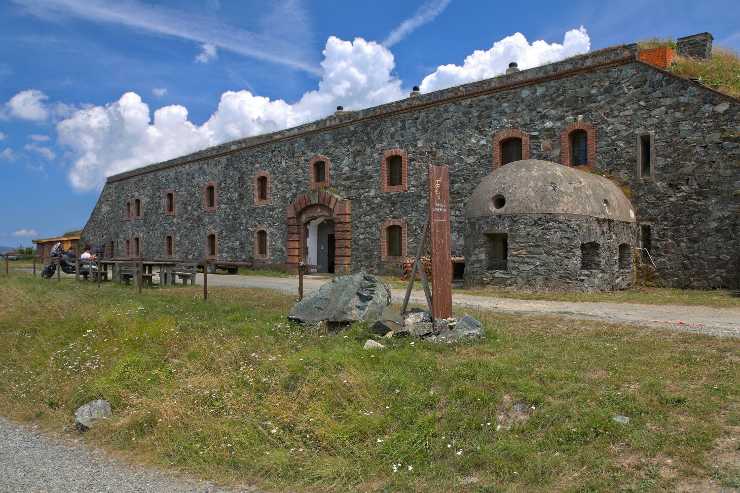 Forte Bric Geremia dal Passo del Turchino