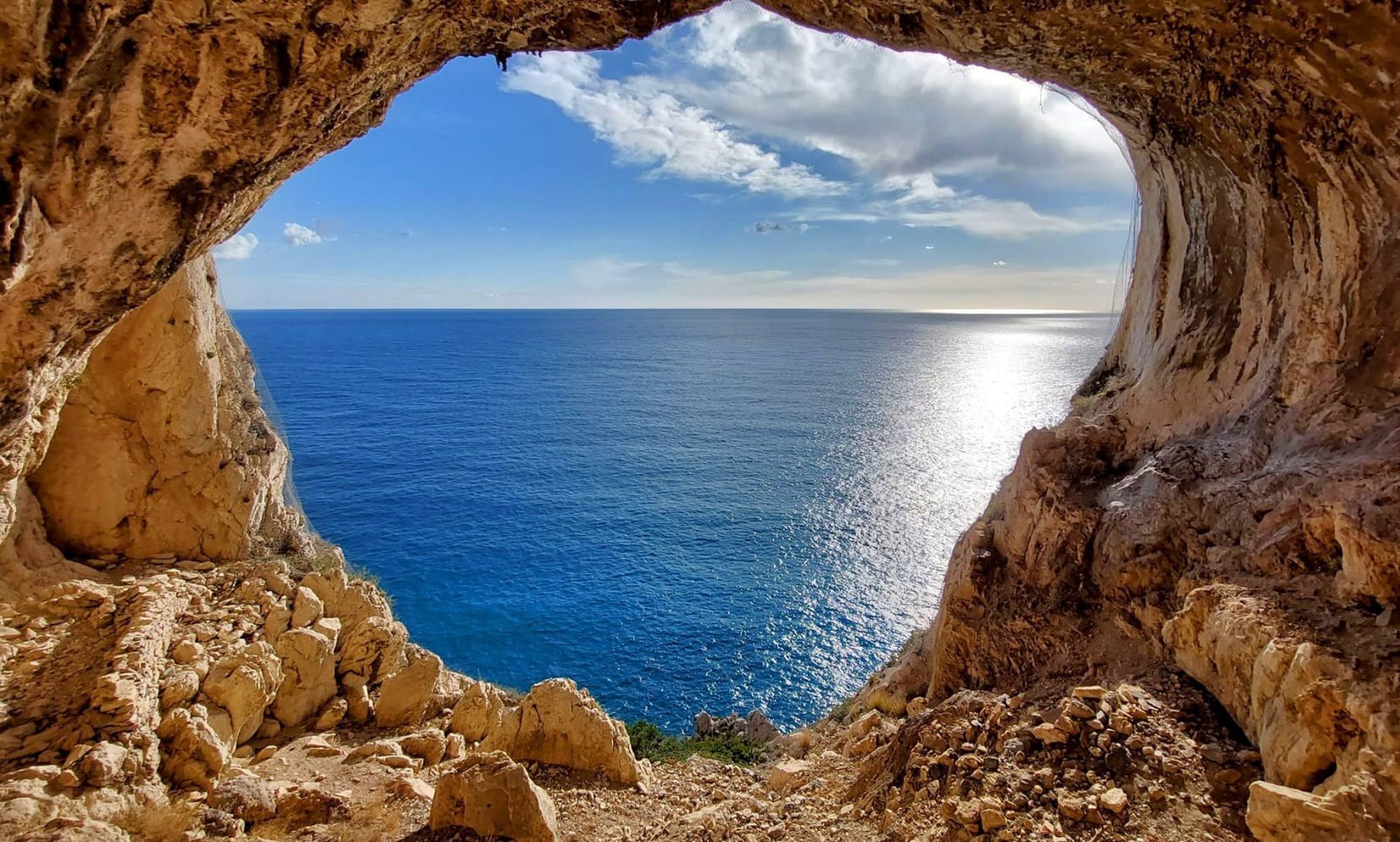 La Grotta dei Briganti: il Sentiero del Pellegrino da Noli a Varigotti