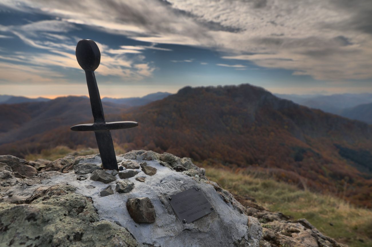 Monte Gifarco dal Passo del Fregarolo: la Spada nella Roccia